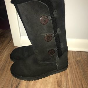 Black bailey button Uggs
